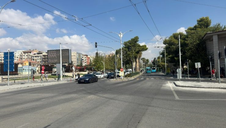 BÜYÜKŞEHİRDEN EVREN SANAYİ OTO GALERİCİLER SİTESİ KORİDORUNDA YOL DÜZENLEME ÇALIŞMASI