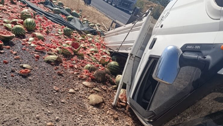 Şanlıurfa-Bozova Yolunda Karpuz Yüklü Araç Takla Attı
