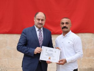 BİNLERCE PROJE YAPSAK BİLE LİMAN AYIK’IN YERİNİ HİÇBİR ŞEY TUTMAYACAK”  ŞANLIURFA’DA UMUT BÜYÜYOR: LİMAN AYIK’TA 24 GENÇ DAHA MEZUN OLDU