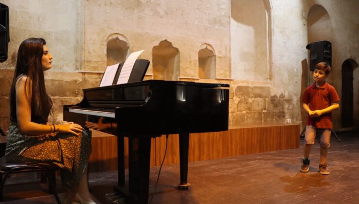 UNESCO MÜZİK ŞEHRİ ŞANLIURFA’DA YENİ YETENEKLER KEŞFEDİLDİ     BÜYÜKŞEHİR KONSERVATUVARI SINAVINDA BAŞARILI OLANLAR MÜZİK EĞİTİMİ ALMAYA HAK KAZANDI