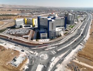 BÜYÜKŞEHİR, ŞANLIURFA ŞEHİR HASTANESİ YOLUNDA ULAŞIMI RAHATLATIYOR
