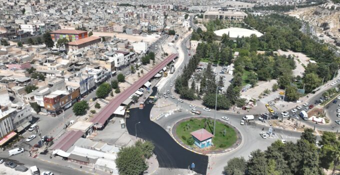 KARAKÖPRÜ’DE YOLLAR YENİLENİYOR, ULAŞIM KONFORU ARTIRILIYOR