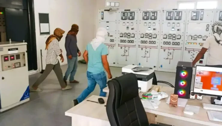 Şanlıurfa’da yüzlerini puşi ile kapatıp trafo merkezine saldırdılar