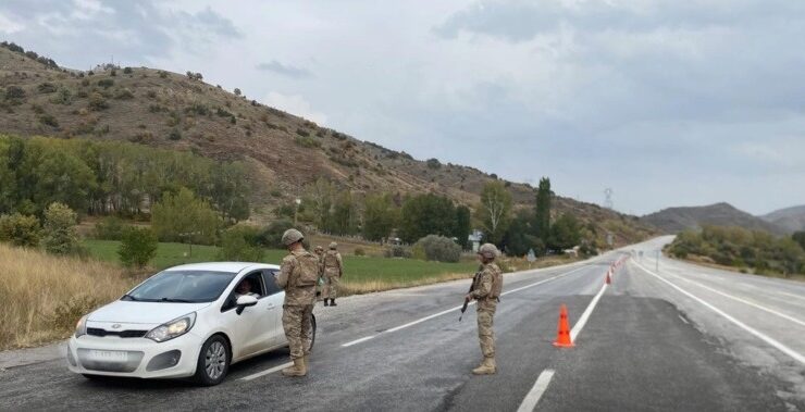 Türkiye Genelinde Aranan 912 Şahıs Yakalandı