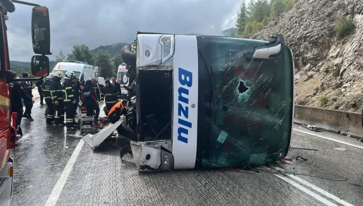 Isparta-Antalya yolunda yolcu otobüsü devrildi: 1 ölü, çok sayıda yaralı var